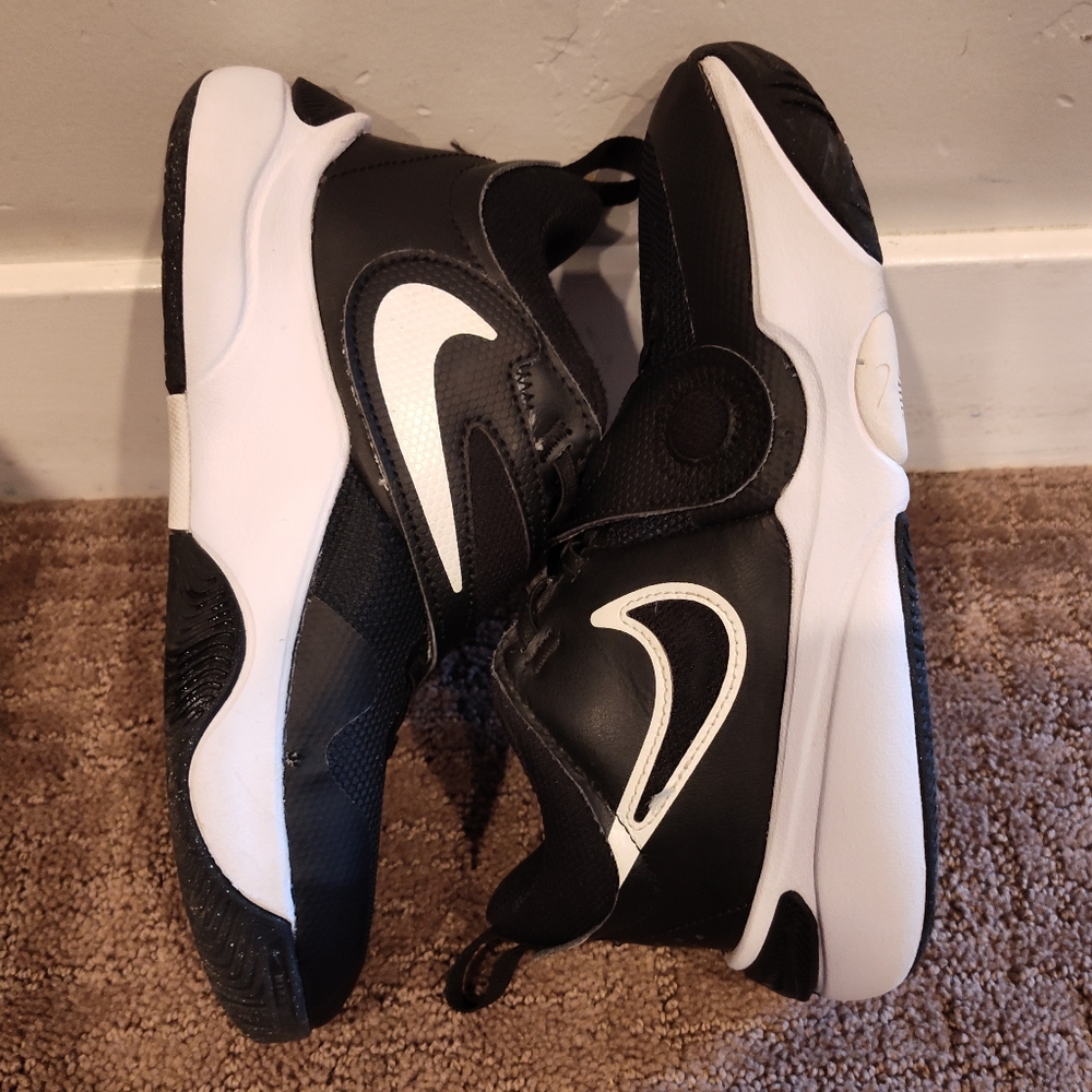 Big Kids / Boys Nike Team Hustle D 11 Hook N Loop Basketball Shoes - Picture 6 of 12